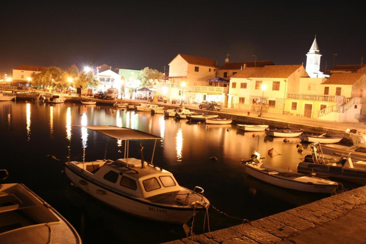 Buco Seafront Apartments & Fastfood Pakoštane Exterior foto