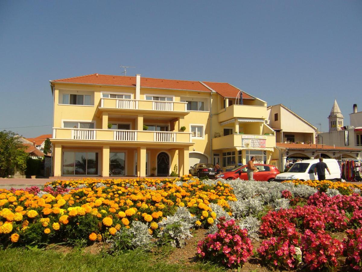 Buco Seafront Apartments & Fastfood Pakoštane Exterior foto