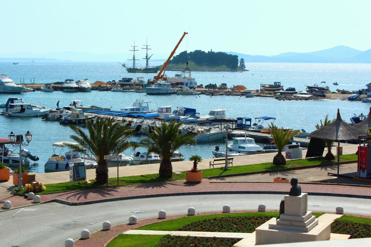 Buco Seafront Apartments & Fastfood Pakoštane Exterior foto