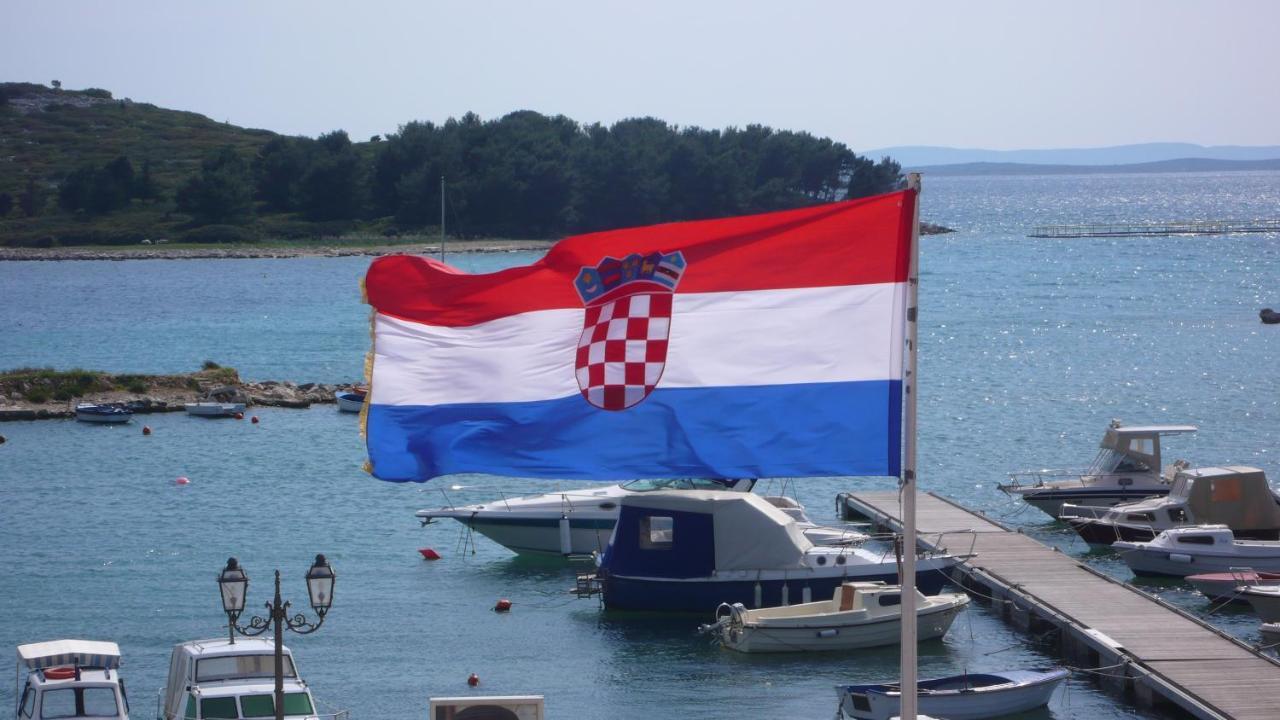 Buco Seafront Apartments & Fastfood Pakoštane Exterior foto