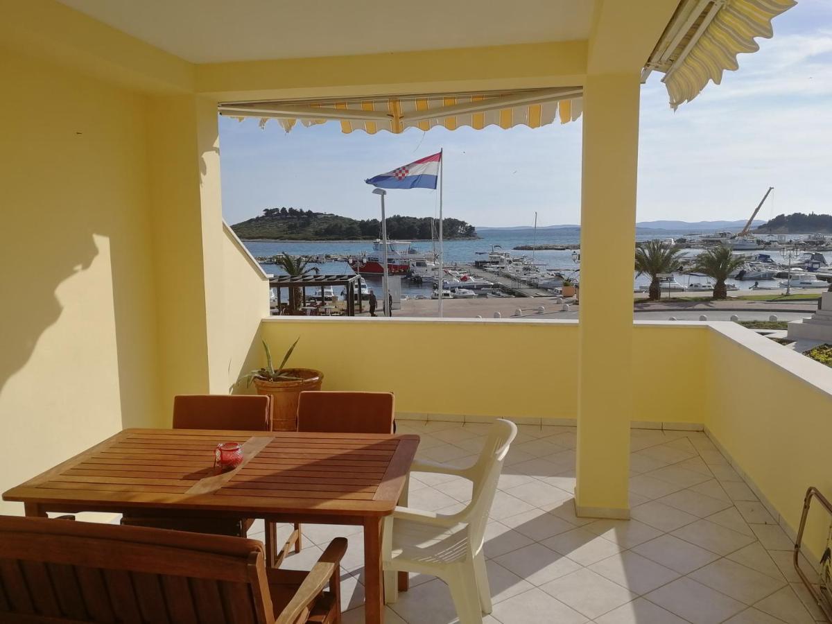 Buco Seafront Apartments & Fastfood Pakoštane Exterior foto
