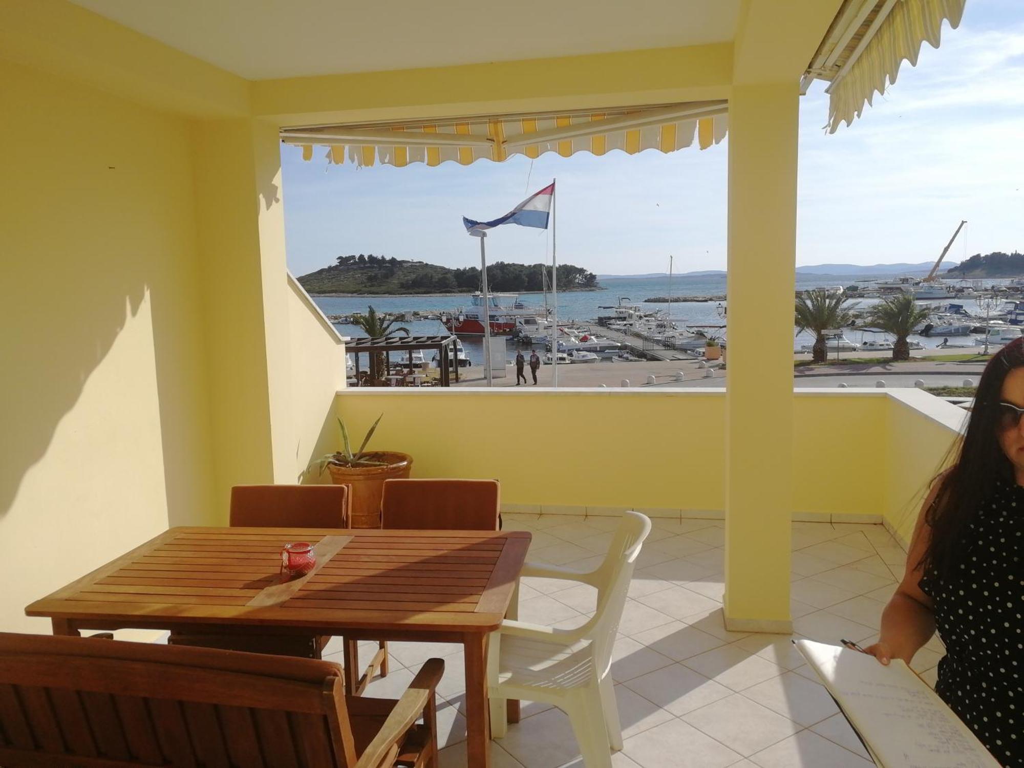 Buco Seafront Apartments & Fastfood Pakoštane Exterior foto